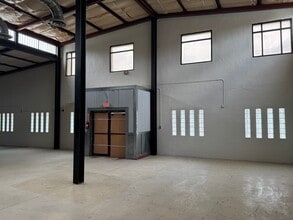 1108 S Flores St, San Antonio, TX for lease Interior Photo- Image 2 of 6