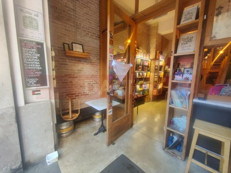 Retail in Barcelona, Barcelona for lease - Interior Photo - Image 3 of 4