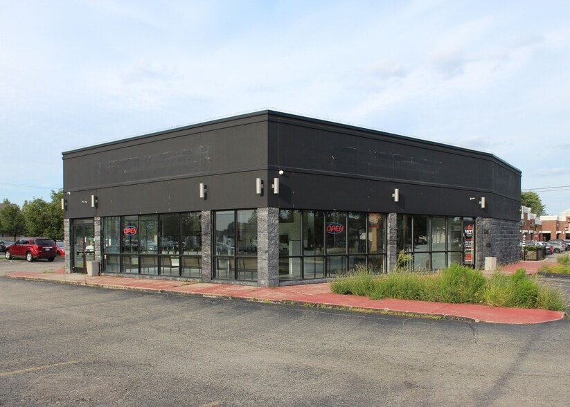 4051 15 Mile Rd, Sterling Heights, MI for lease - Building Photo - Image 1 of 11