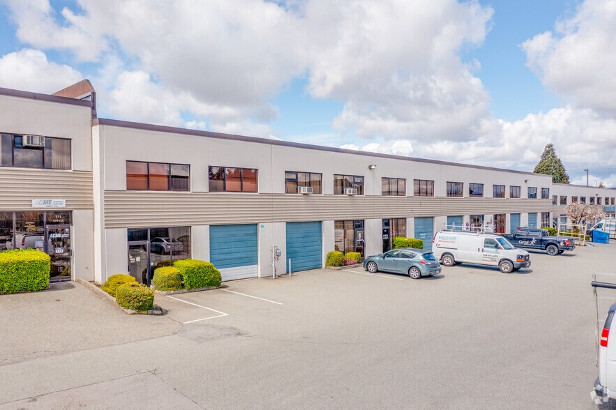 13060 80 Av, Surrey, BC à louer - Photo du bâtiment - Image 3 de 4