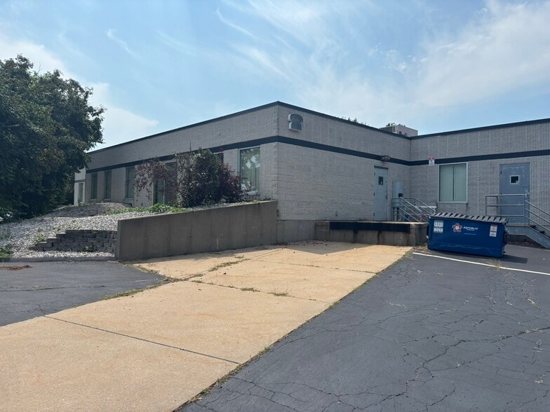 30 Hollenberg Ct, Bridgeton, MO for sale - Building Photo - Image 3 of 7