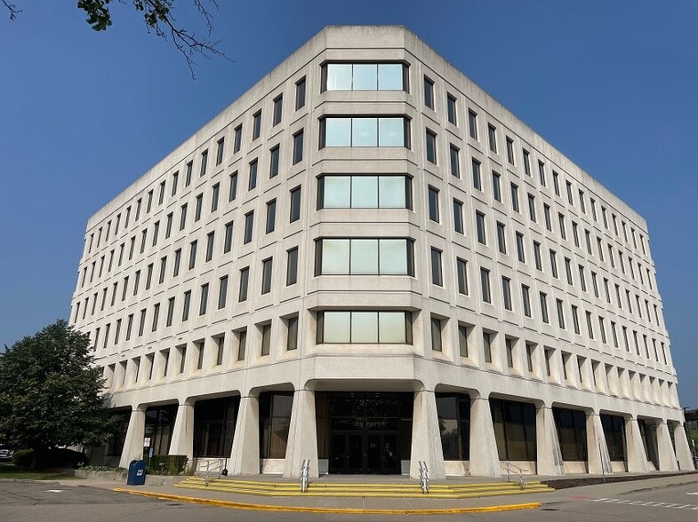 29201 Telegraph Rd, Southfield, MI for lease - Building Photo - Image 2 of 13