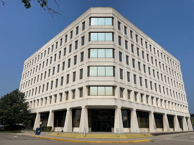 29201 Telegraph Rd, Southfield, MI à louer - Photo du bâtiment - Image 2 de 13