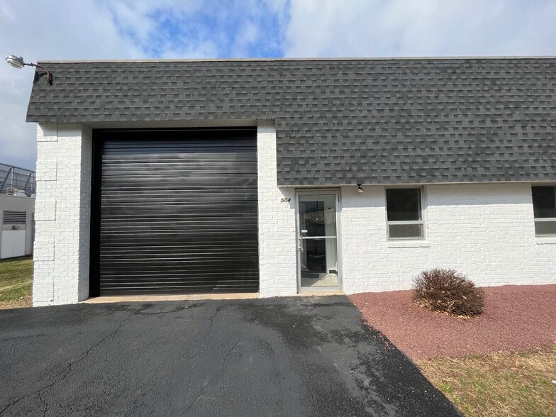 504-510 Louise Ln, North Wales, PA à louer - Photo du bâtiment - Image 2 de 9