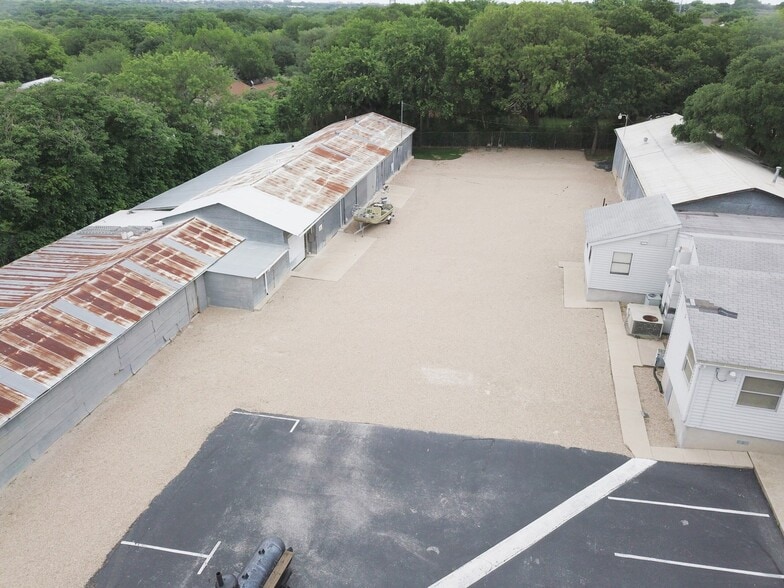 1500 Stassney Ln, Austin, TX for lease - Building Photo - Image 2 of 4