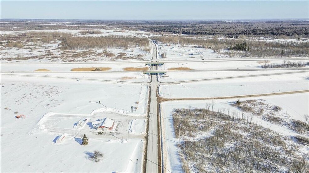 24479 State Route 411, La Fargeville, NY à vendre - Photo du bâtiment - Image 3 de 7