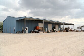 945 Huser Blvd, Schulenburg, TX for lease Interior Photo- Image 1 of 19