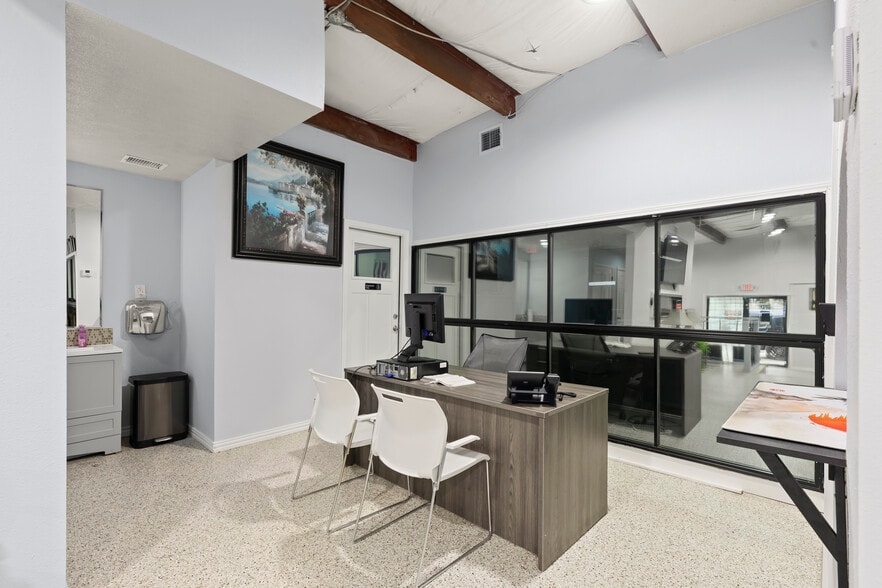 5123 W Orem Dr, Houston, TX for sale - Interior Photo - Image 3 of 7