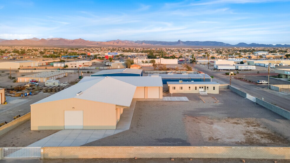 1425 E Hammer Rd, Fort Mohave, AZ à vendre - Photo du bâtiment - Image 1 de 1