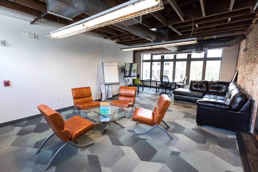 532 Hamilton St, Allentown, PA for lease - Interior Photo - Image 2 of 9