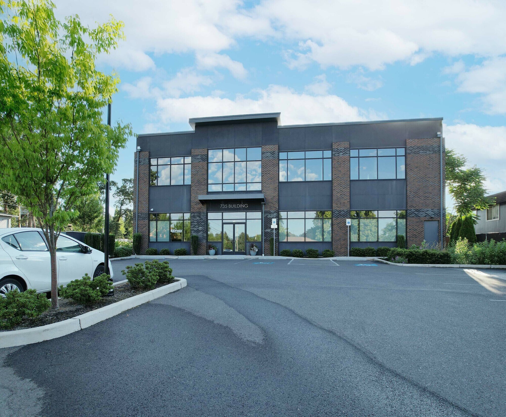 735 E Clarendon St, Gladstone, OR à vendre Photo du bâtiment- Image 1 de 13