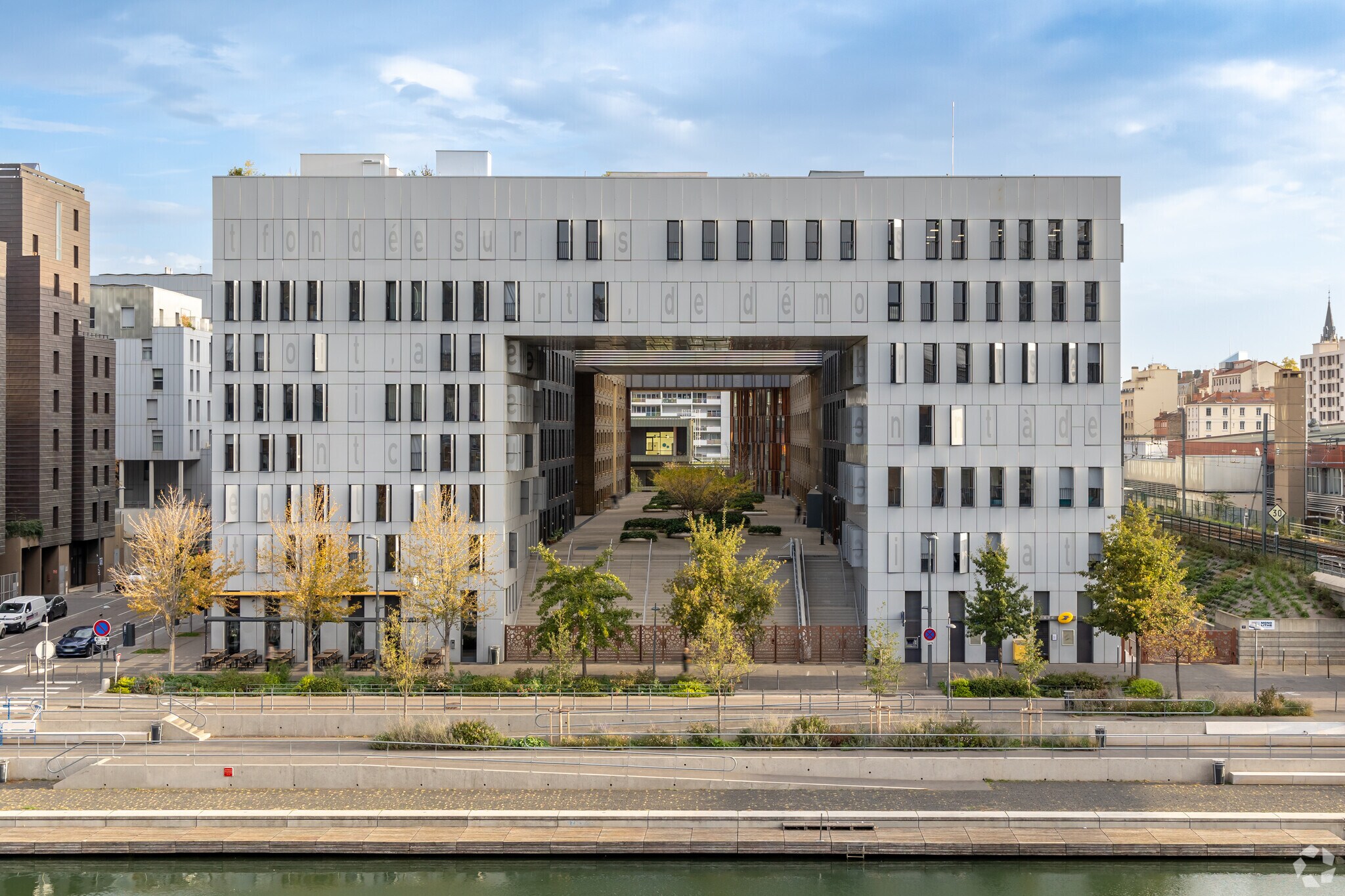 49-63 Rue Denuzière, Lyon for lease Primary Photo- Image 1 of 9