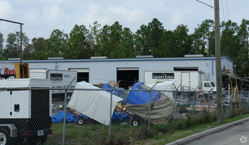 12090 Metro Pky, Fort Myers, FL à vendre - Photo du bâtiment - Image 2 de 4