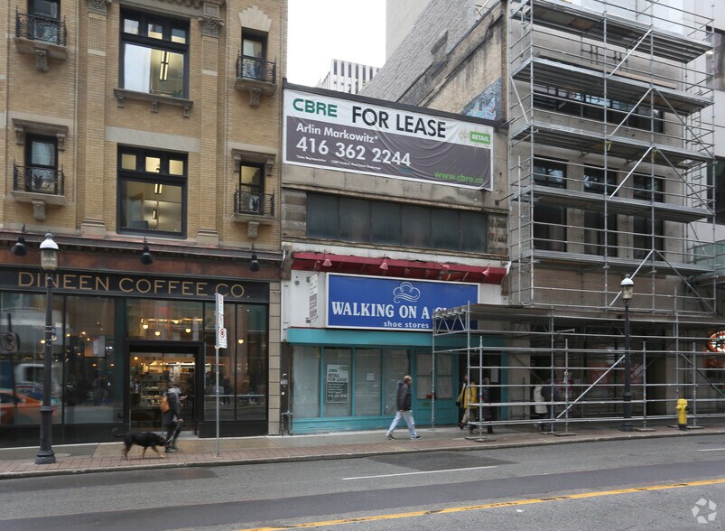 144 Yonge St, Toronto, ON à vendre - Photo principale - Image 1 de 1