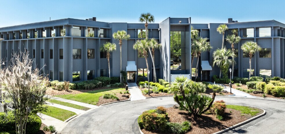 7825 Baymeadows Way, Jacksonville, FL à louer - Photo du bâtiment - Image 1 de 4
