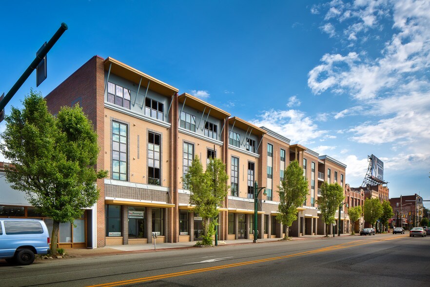 114-120 E 8th Ave, Homestead, PA à louer - Photo du bâtiment - Image 2 de 4