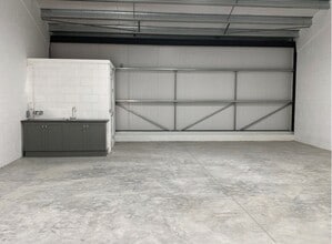 Manor Farm Yard, Upton Grey for lease Interior Photo- Image 2 of 3