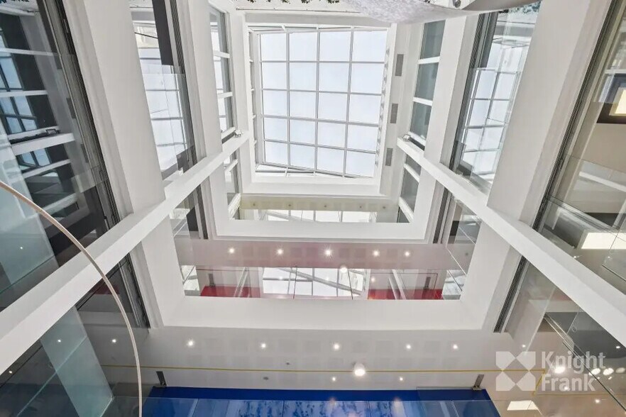 9 Rue Christophe Colomb, Paris for lease - Building Photo - Image 3 of 9