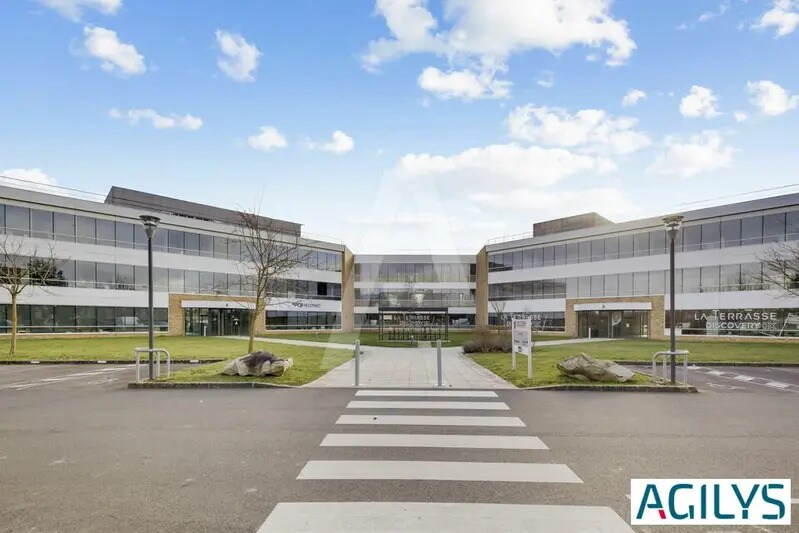 Office in Saclay for lease - Building Photo - Image 1 of 12