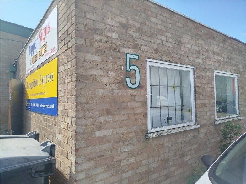 5 Featherby Way, Rochford à louer - Photo du bâtiment - Image 2 de 9