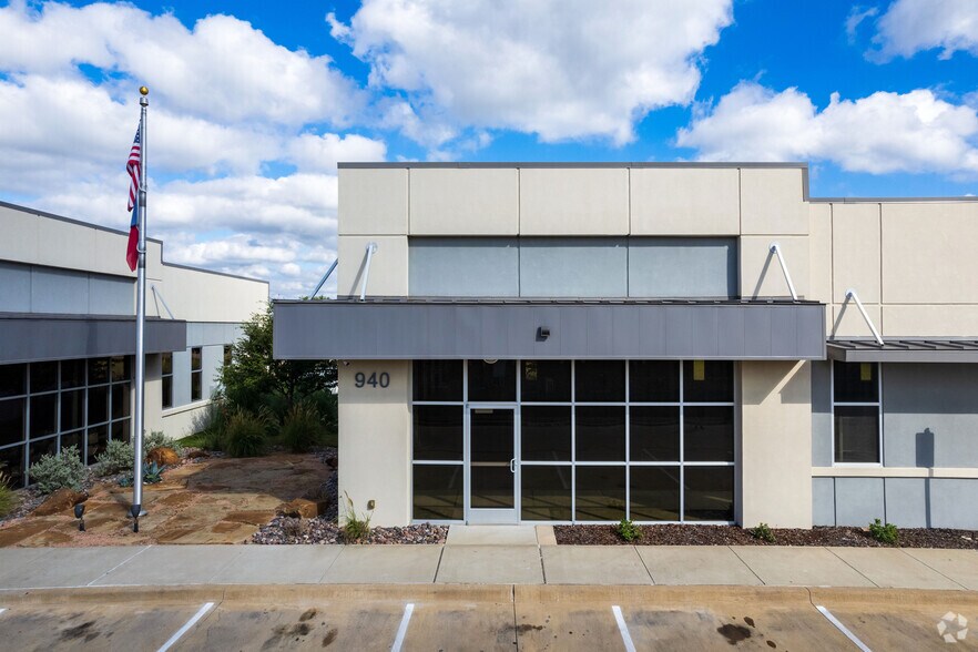 940 Hilltop Dr, Weatherford, TX à louer - Photo du bâtiment - Image 3 de 10