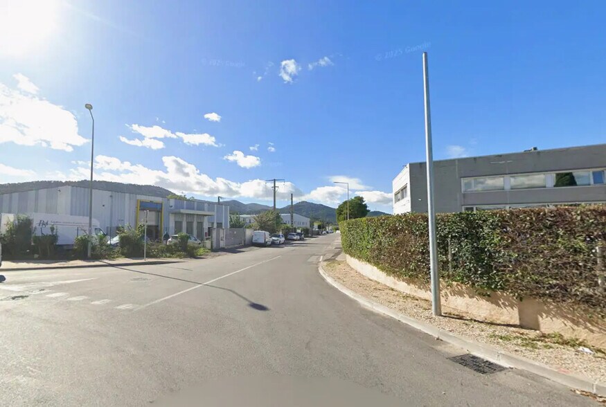 Flex dans Aubagne à louer - Photo du bâtiment - Image 1 de 5