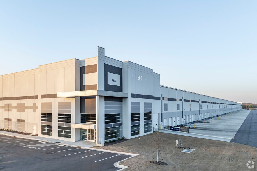 1500 Delta Dr, Gastonia, NC à louer - Photo principale - Image 1 de 23