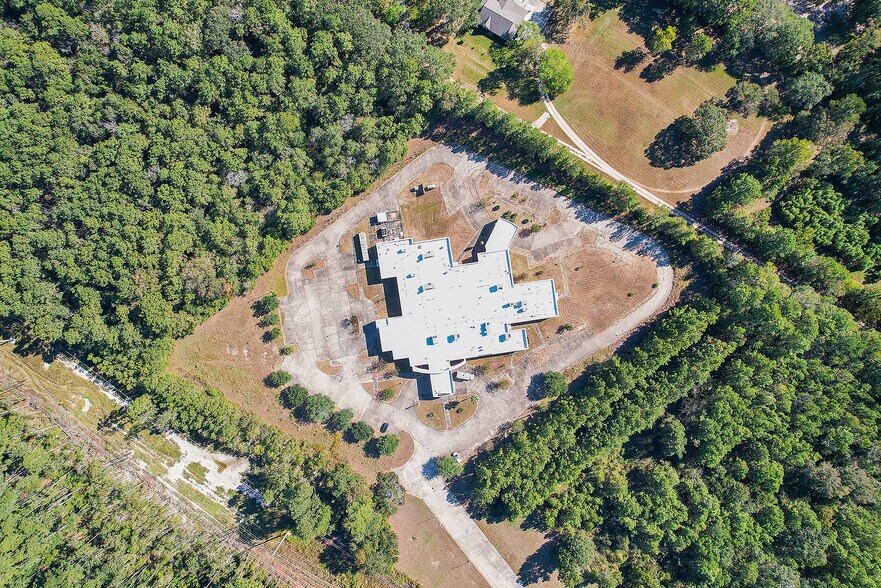 1017 S Travis Ave, Cleveland, TX à louer - Photo du bâtiment - Image 3 de 3