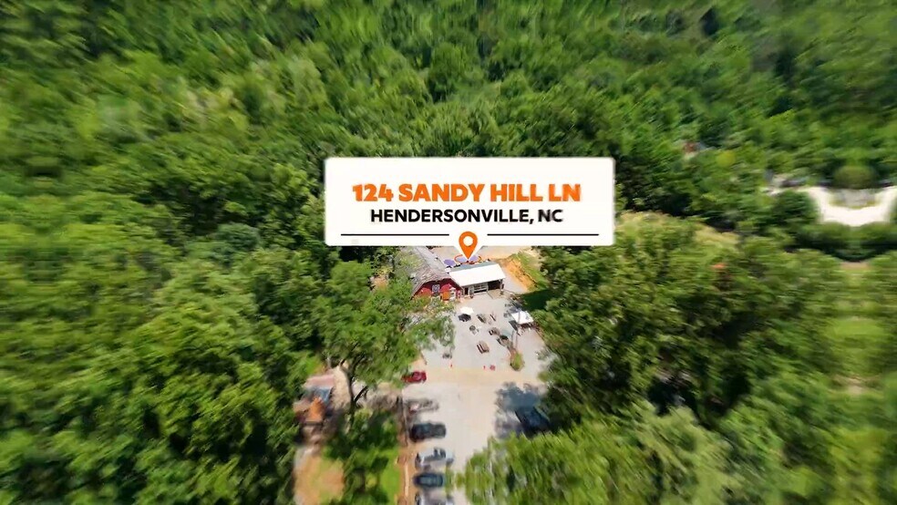 124 Sandy Hill Ln, Hendersonville, NC à vendre - Vidéo sur l’inscription commerciale - Image 2 de 37