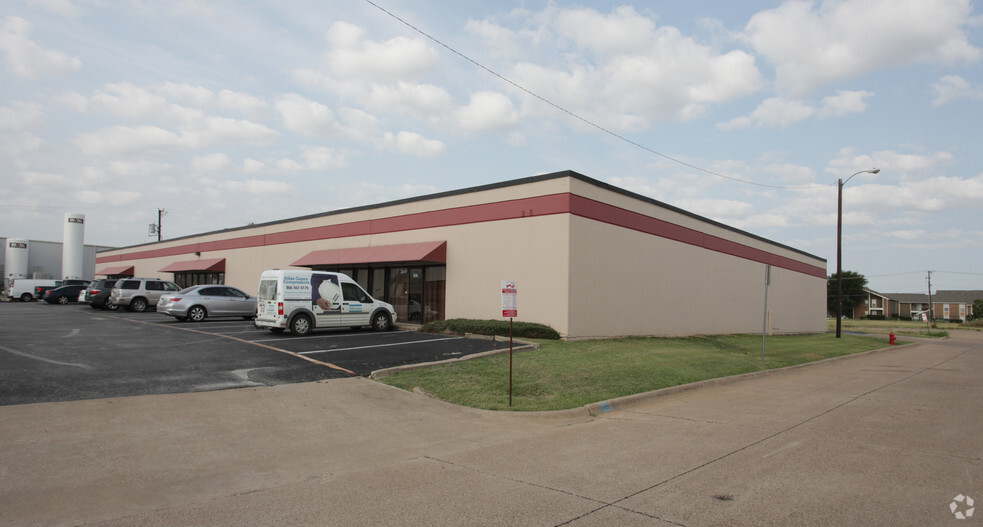 2649-2669 Aero Dr, Grand Prairie, TX for lease - Primary Photo - Image 1 of 3