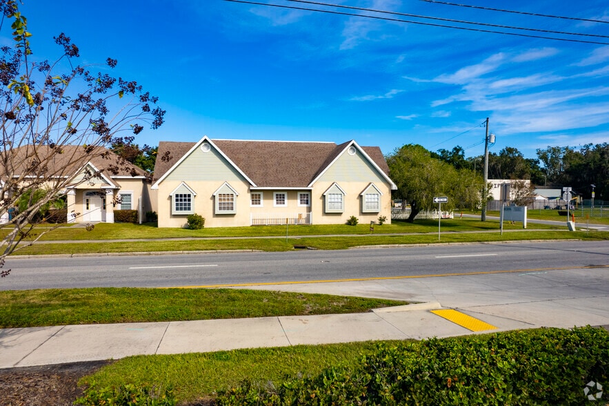 504 E Baker St, Plant City, FL for lease - Building Photo - Image 2 of 9