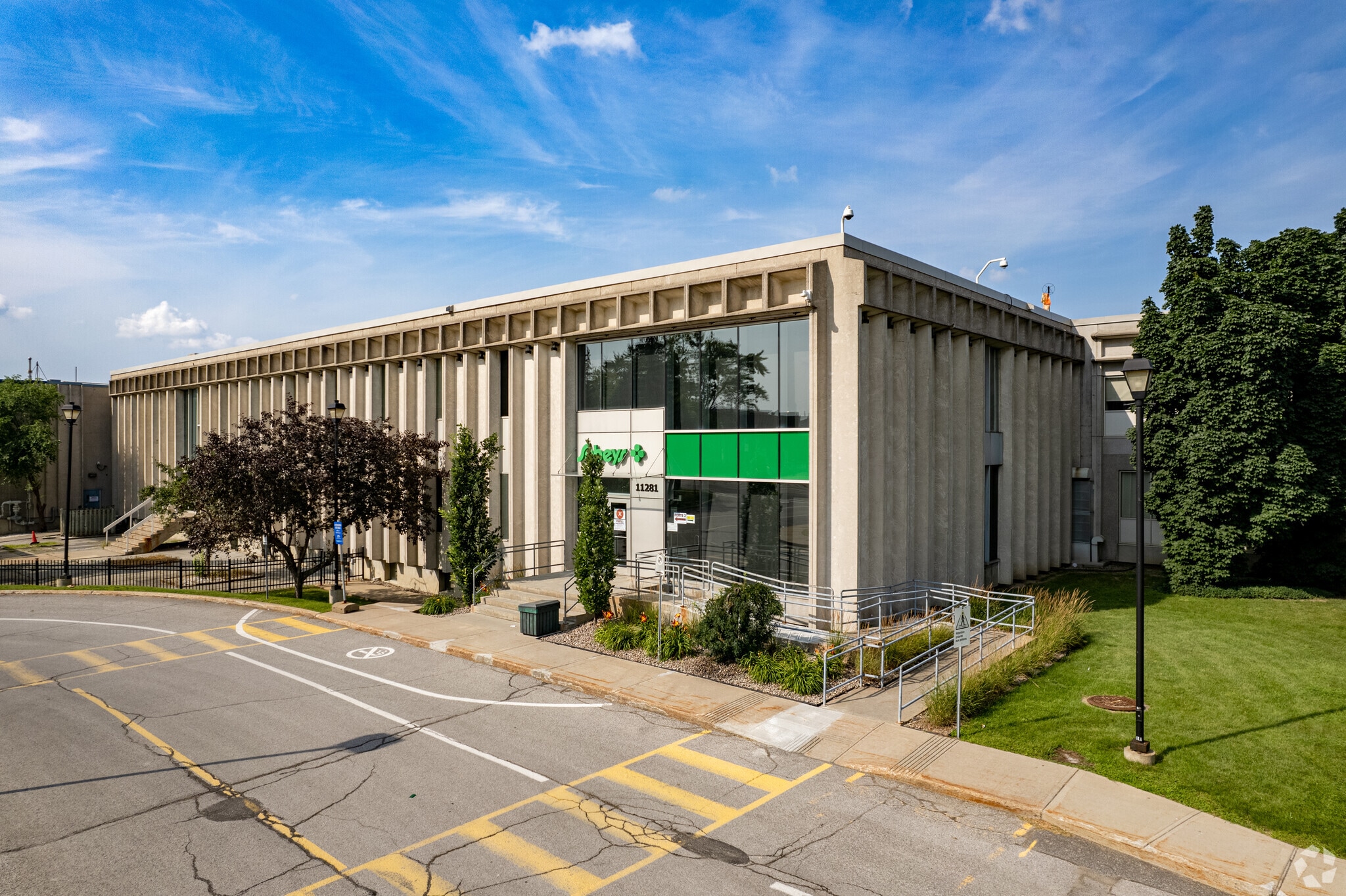 11281-11299 Boul Albert-Hudon, Montréal, QC for lease Primary Photo- Image 1 of 25