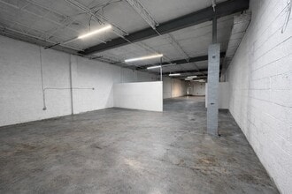 850-856 NW 71st St, Miami, FL for lease Interior Photo- Image 2 of 4