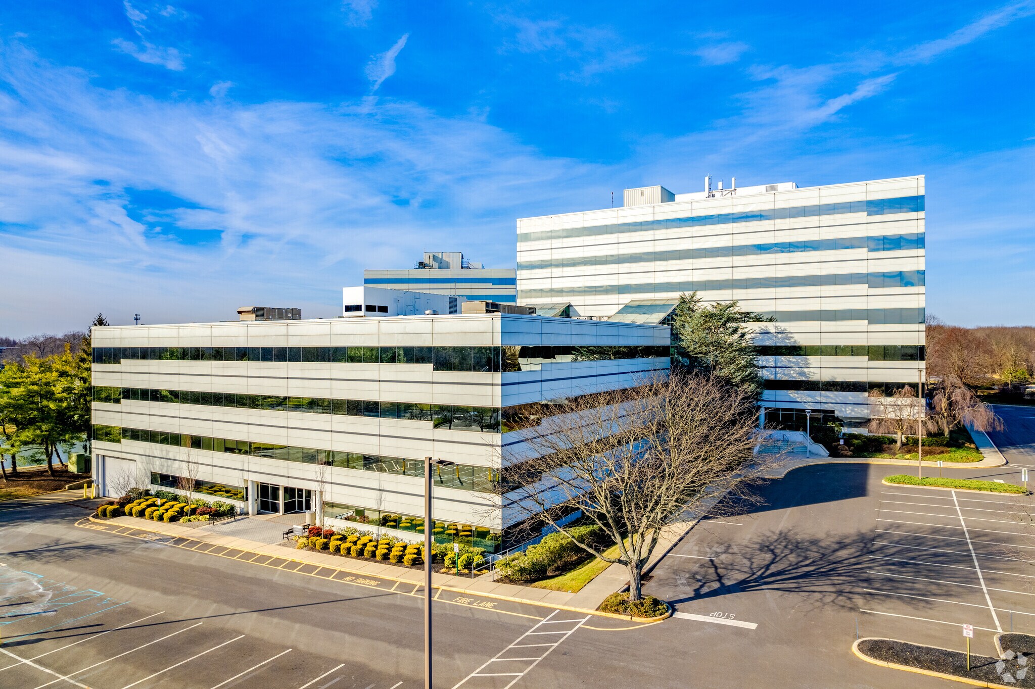 6000 Midlantic Dr, Mount Laurel, NJ à louer Photo du bâtiment- Image 1 de 34