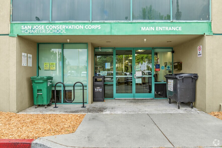 1560 Berger Dr, San Jose, CA à louer - Photo du bâtiment - Image 3 de 17