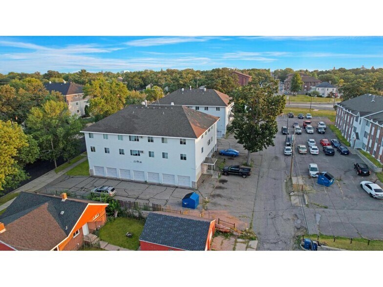 1020 6th Ave S, Saint Cloud, MN à vendre - Photo du bâtiment - Image 3 de 45