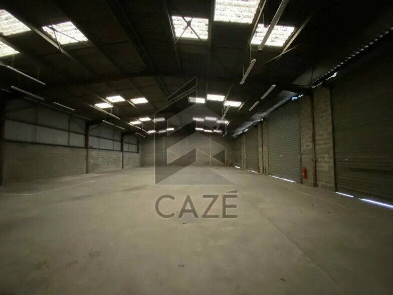 Flex in Cenon for lease - Interior Photo - Image 2 of 6