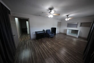 670-698 W 84th St, Hialeah, FL for lease Interior Photo- Image 1 of 18