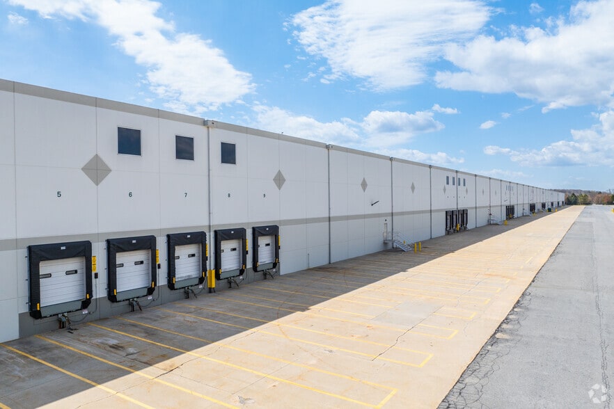 8400 Industrial Blvd W, Breinigsville, PA for lease - Building Photo - Image 3 of 6