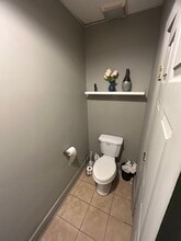 300 Elm Pl, Leonia, NJ for lease Interior Photo- Image 2 of 9