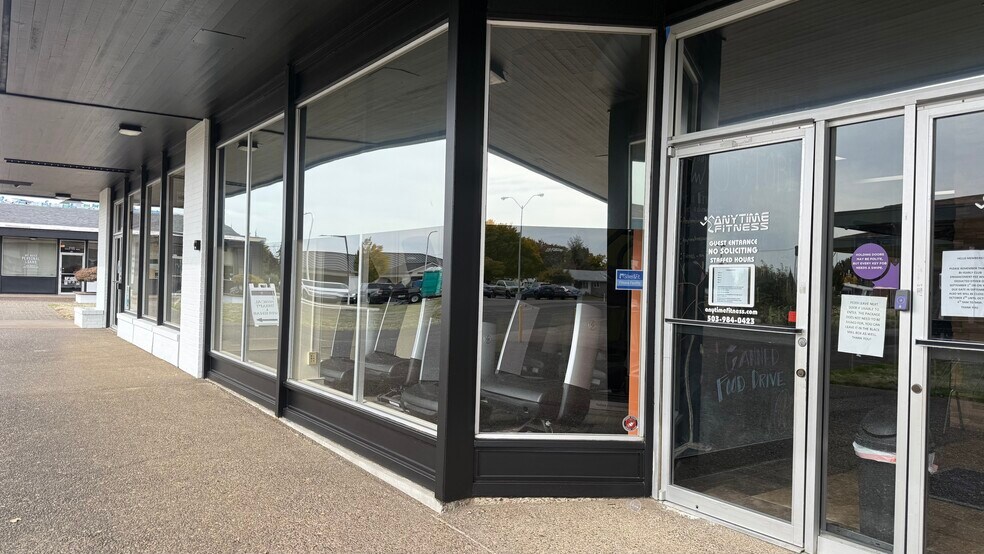 2241-2247 Country Club Rd, Woodburn, OR à louer - Photo du bâtiment - Image 1 de 2