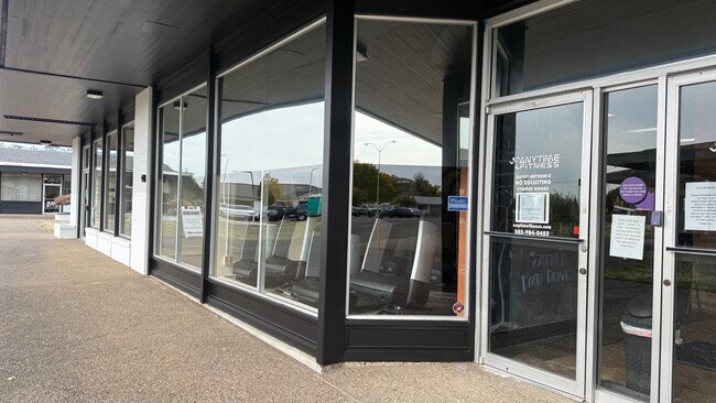 More details for 2241-2247 Country Club Rd, Woodburn, OR - Office/Medical, Retail for Lease