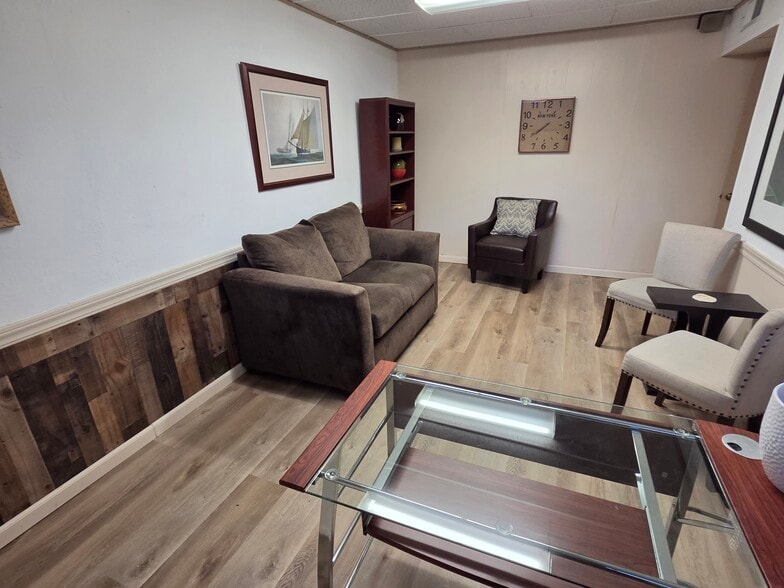 5588 N Palm Ave, Fresno, CA for lease - Building Photo - Image 2 of 4