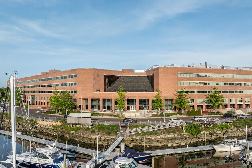 208 Harbor Dr, Stamford, CT à louer - Photo principale - Image 1 de 9
