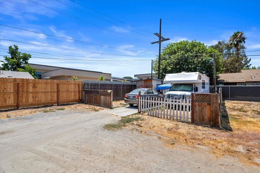 909 Goleta Way, Hanford, CA à vendre - Photo du bâtiment - Image 3 de 30