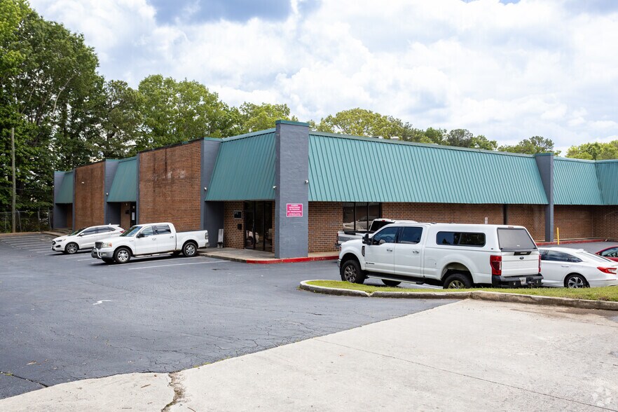 3902-3916 Shirley Dr SW, Atlanta, GA à louer - Photo du bâtiment - Image 3 de 9