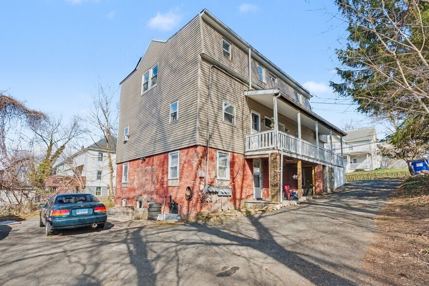 219 S Orchard St, Wallingford, CT à vendre - Photo du bâtiment - Image 2 de 7