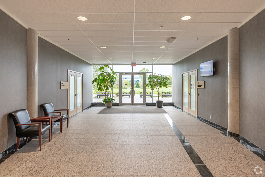 303 Terry Fox Dr, Ottawa, ON for lease - Lobby - Image 3 of 6