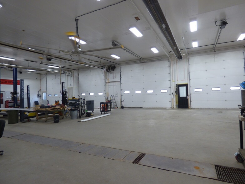 10198 614th Ave, Minnesota Lake, MN for sale - Interior Photo - Image 3 of 5