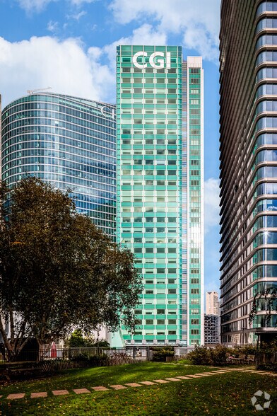 17 Place Des Reflets, Courbevoie à louer - Photo du bâtiment - Image 3 de 14